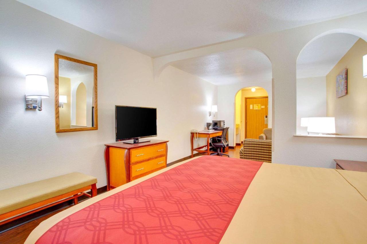 Econo Lodge Inn & Suites Albuquerque East I-40 Eubank Exit Ngoại thất bức ảnh