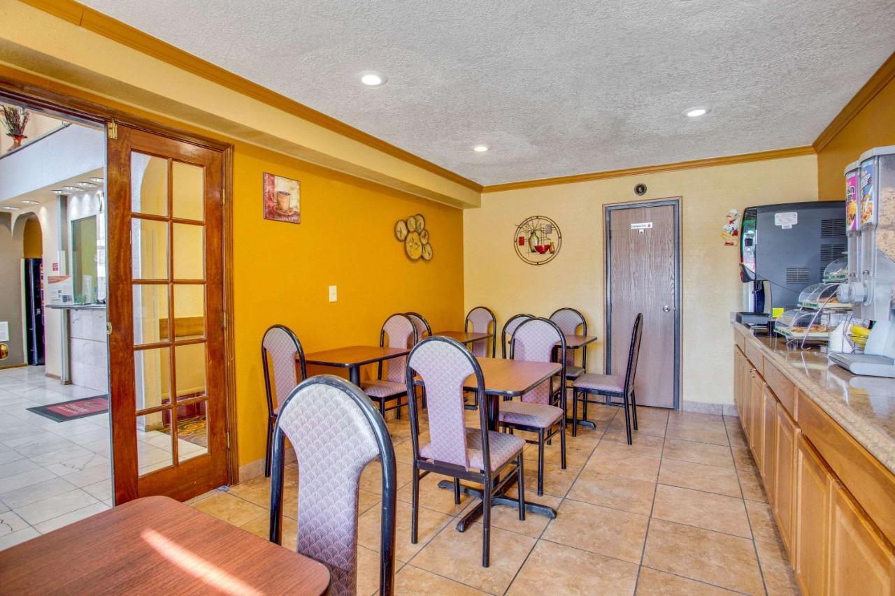 Econo Lodge Inn & Suites Albuquerque East I-40 Eubank Exit Ngoại thất bức ảnh