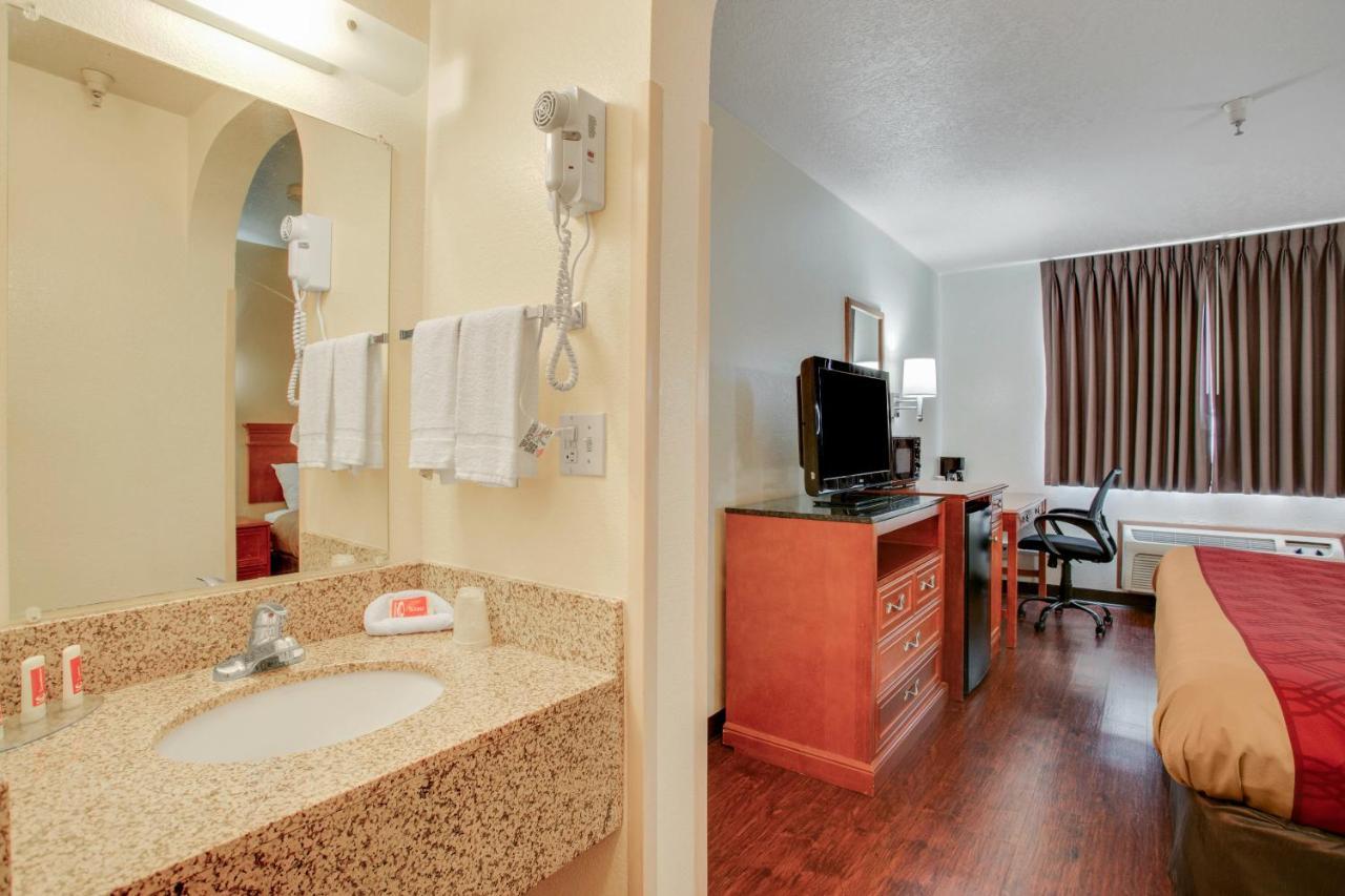 Econo Lodge Inn & Suites Albuquerque East I-40 Eubank Exit Ngoại thất bức ảnh